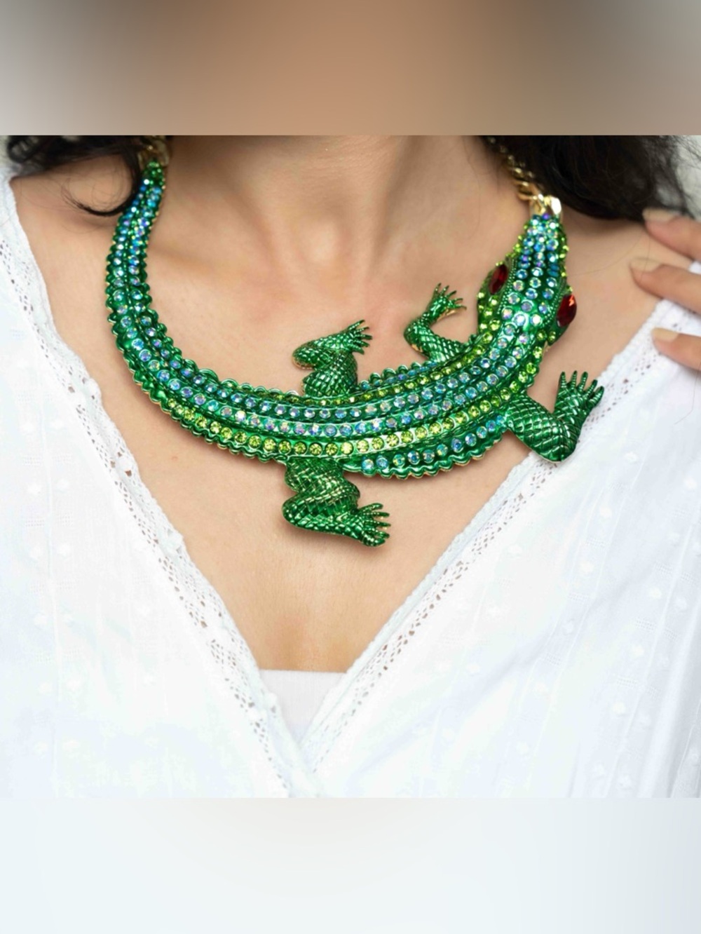 Green Crystal Lizard 🦎 Pendant Necklace - Picture 3 of 4